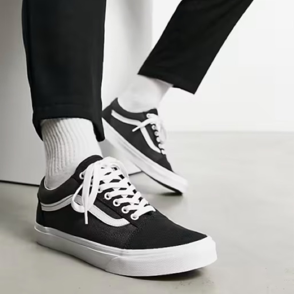 HP🎉 Vans Old Skool Shoe